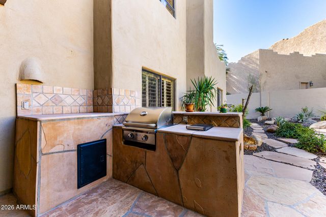 1732 E GELDING Drive, Phoenix, AZ 85022