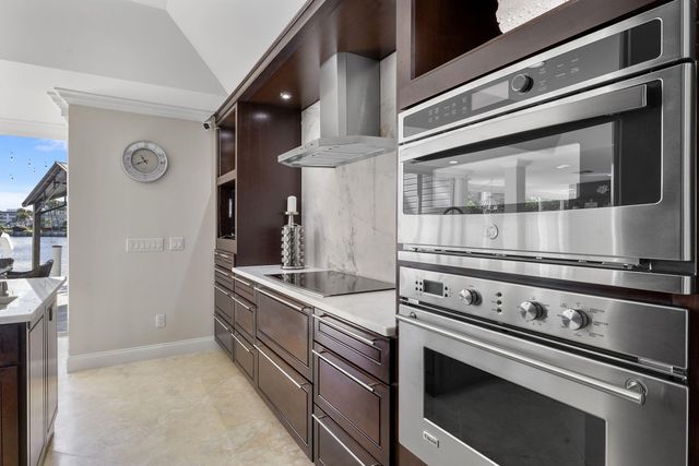910 JASMINE Drive, Delray Beach, FL 33483