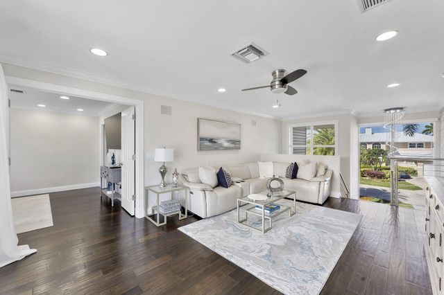 910 JASMINE Drive, Delray Beach, FL 33483