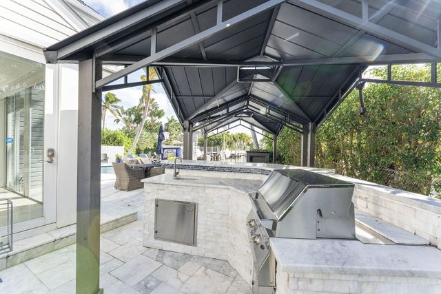910 JASMINE Drive, Delray Beach, FL 33483