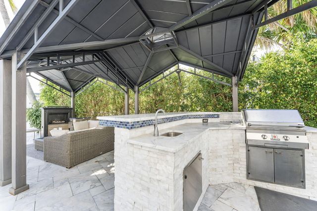 910 JASMINE Drive, Delray Beach, FL 33483