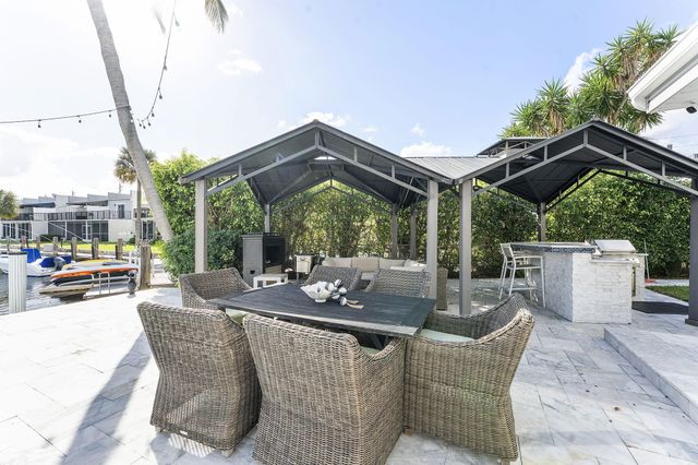 910 JASMINE Drive, Delray Beach, FL 33483