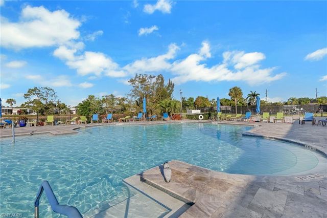 105 Montaubon CT, Naples, FL 34112