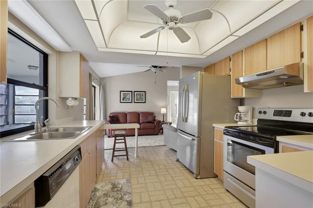 105 Montaubon CT, Naples, FL 34112