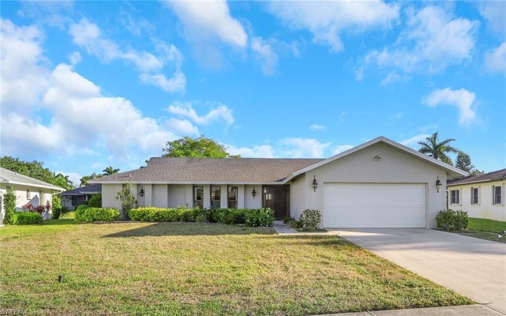 105 Montaubon CT, Naples, FL 34112