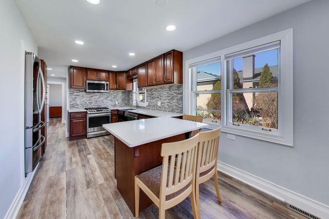 8407 N Olcott Avenue, Niles, IL 60714