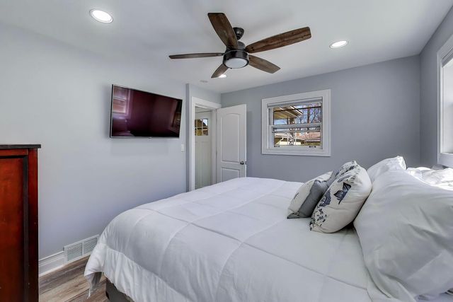 8407 N Olcott Avenue, Niles, IL 60714