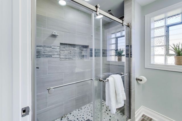 8407 N Olcott Avenue, Niles, IL 60714