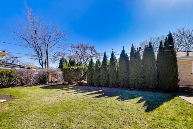 8407 N Olcott Avenue, Niles, IL 60714