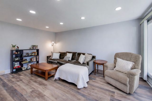 8407 N Olcott Avenue, Niles, IL 60714