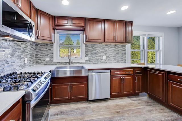 8407 N Olcott Avenue, Niles, IL 60714