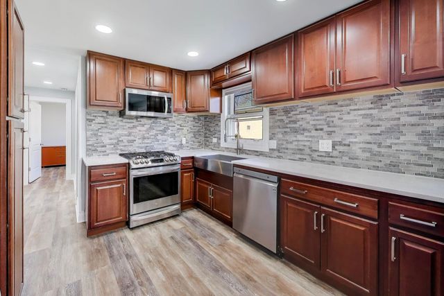 8407 N Olcott Avenue, Niles, IL 60714