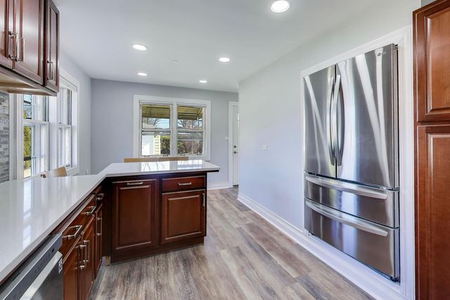 8407 N Olcott Avenue, Niles, IL 60714