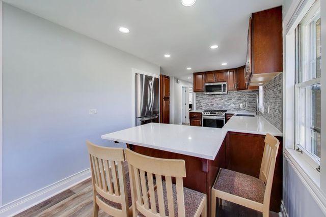 8407 N Olcott Avenue, Niles, IL 60714