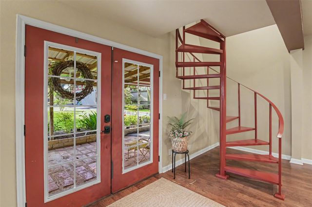 898 BUERGER LN LN, Seguin, TX 78155