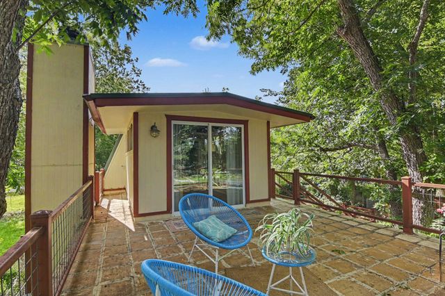 898 BUERGER LN LN, Seguin, TX 78155