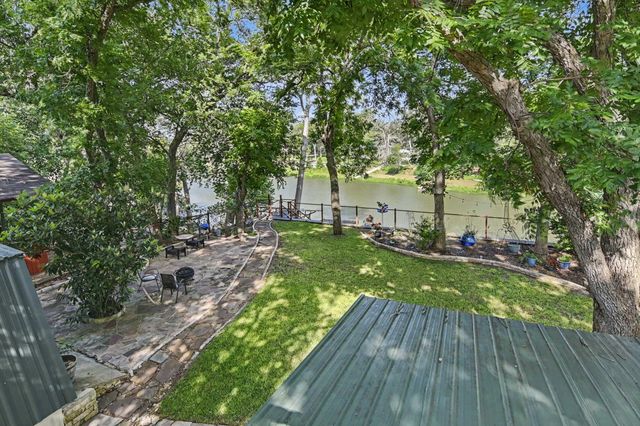 898 BUERGER LN LN, Seguin, TX 78155
