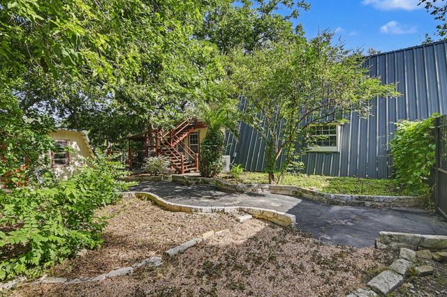 898 BUERGER LN LN, Seguin, TX 78155