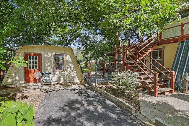 898 BUERGER LN LN, Seguin, TX 78155
