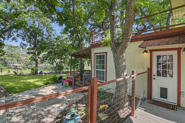898 BUERGER LN LN, Seguin, TX 78155