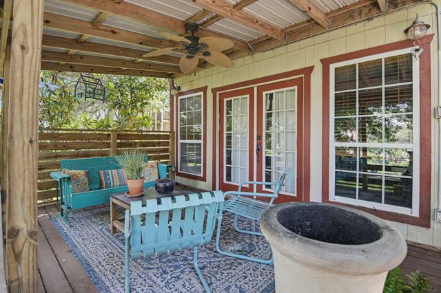898 BUERGER LN LN, Seguin, TX 78155