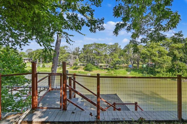 898 BUERGER LN LN, Seguin, TX 78155
