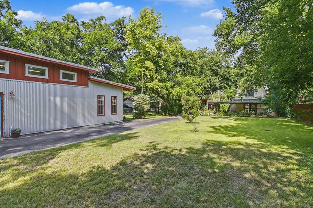 898 BUERGER LN LN, Seguin, TX 78155