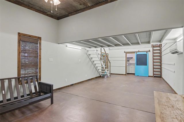 898 BUERGER LN LN, Seguin, TX 78155