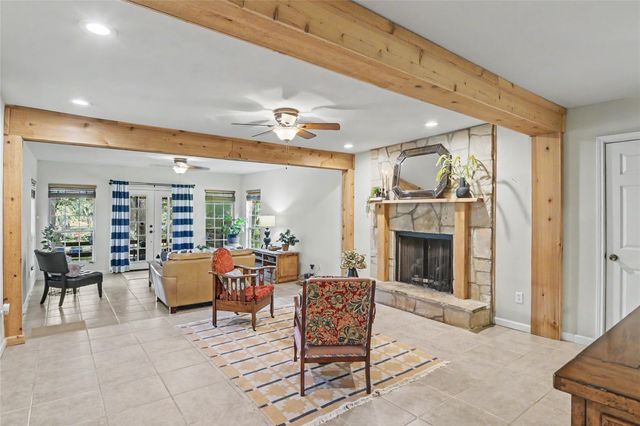 898 BUERGER LN LN, Seguin, TX 78155