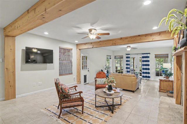 898 BUERGER LN LN, Seguin, TX 78155