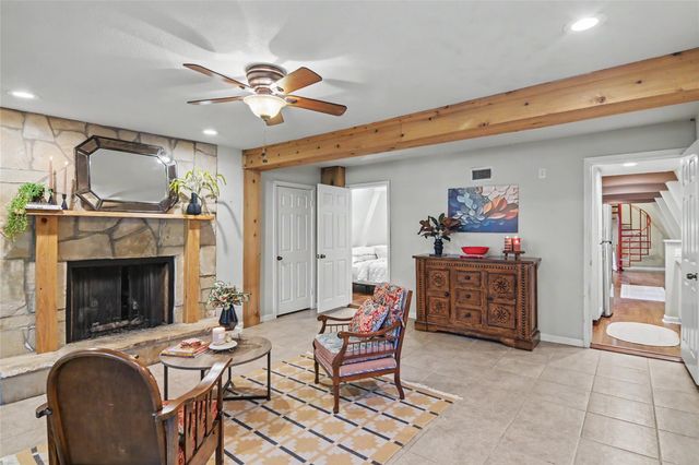 898 BUERGER LN LN, Seguin, TX 78155