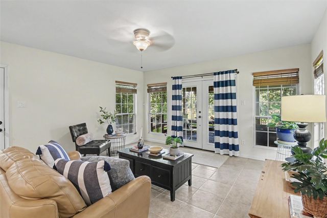 898 BUERGER LN LN, Seguin, TX 78155