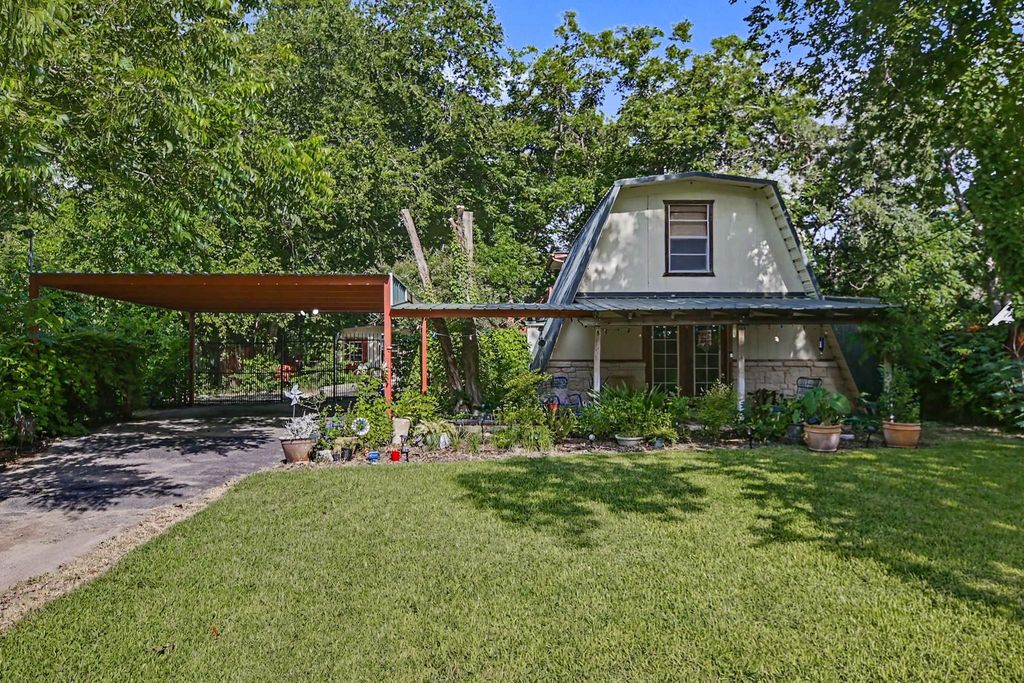 898 BUERGER LN LN, Seguin, TX 78155