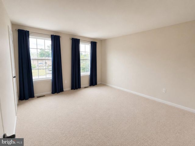 5 GOODYEAR LN, Burlington, NJ 08016