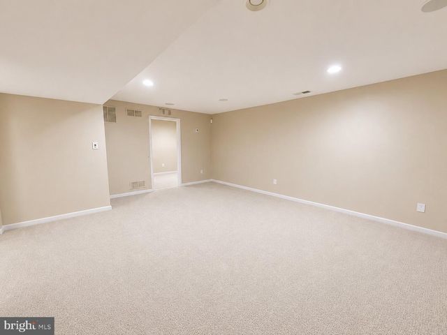5 GOODYEAR LN, Burlington, NJ 08016