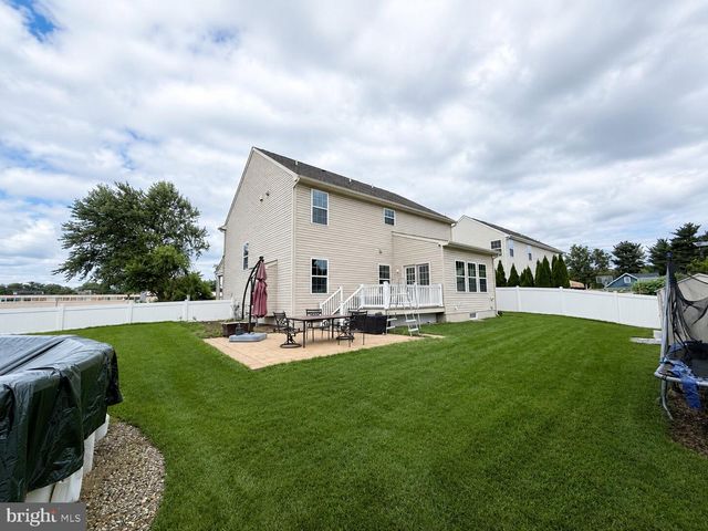 5 GOODYEAR LN, Burlington, NJ 08016