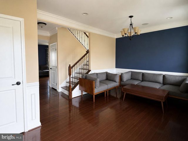 5 GOODYEAR LN, Burlington, NJ 08016