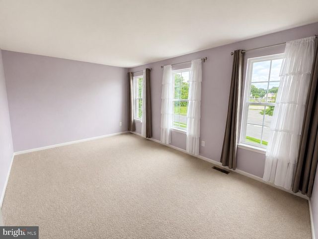 5 GOODYEAR LN, Burlington, NJ 08016