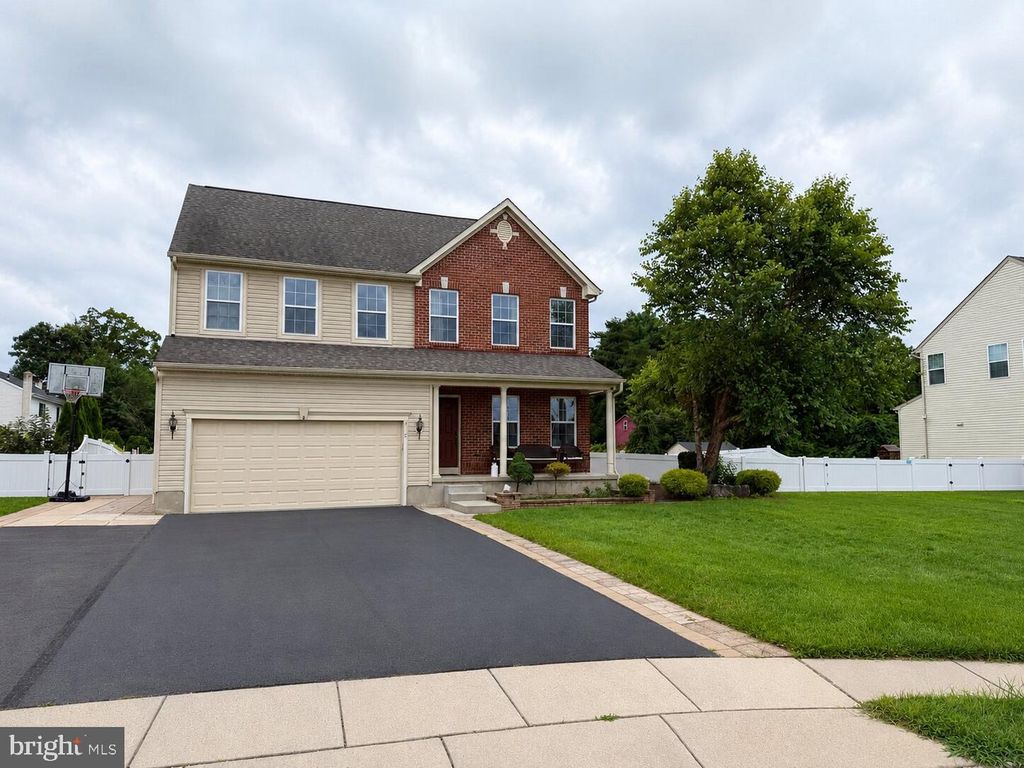 5 GOODYEAR LN, Burlington, NJ 08016