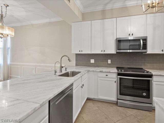 9719 Acqua CT 218, Naples, FL 34113