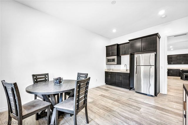 64 Reverie Heights Avenue, Henderson, NV 89011