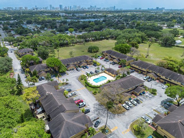 1129 NE 210th Terrace 210, Miami, FL 33179