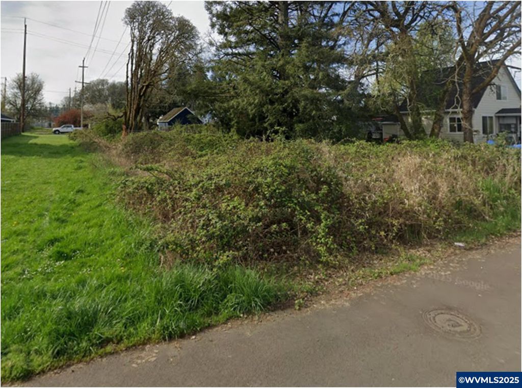 Image 1 of property listing at (Next To) 2020 15th Av SW, Albany, OR 97321