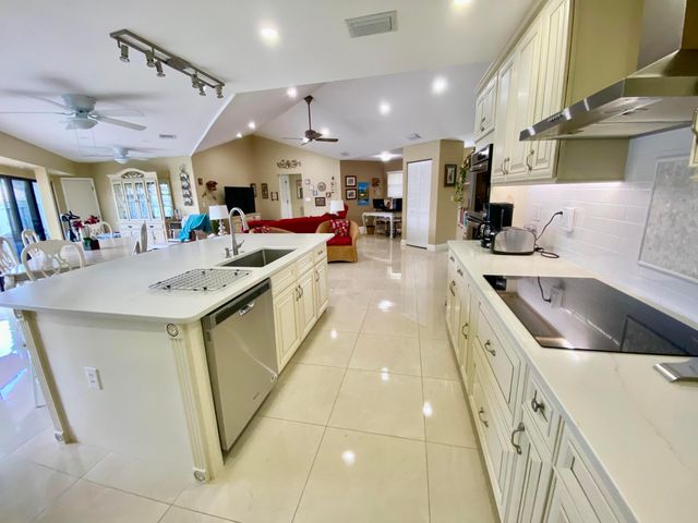 1127 E Seminole Avenue 13d, Jupiter, FL 33477