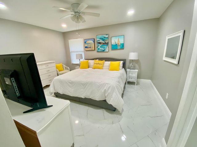 1127 E Seminole Avenue 13d, Jupiter, FL 33477