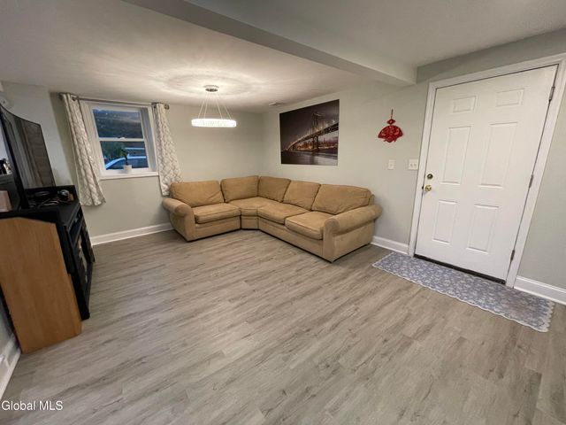 246 Lisha Kill Road, Schenectady, NY 12309