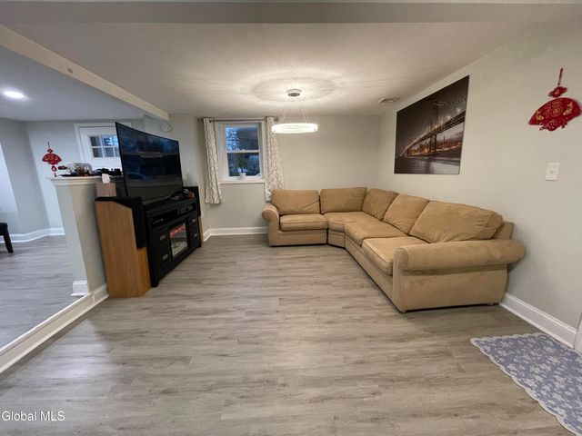 246 Lisha Kill Road, Schenectady, NY 12309