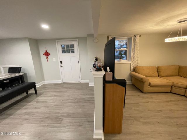 246 Lisha Kill Road, Schenectady, NY 12309