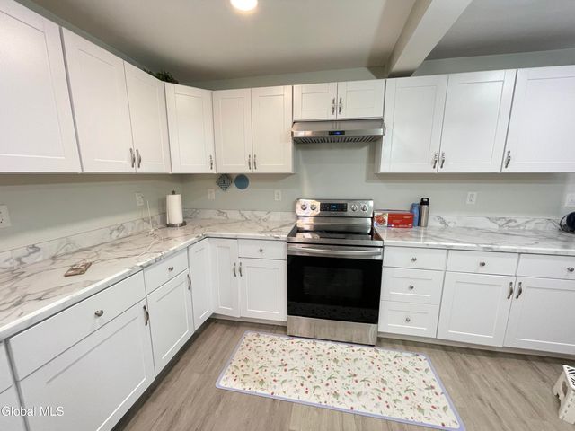 246 Lisha Kill Road, Schenectady, NY 12309