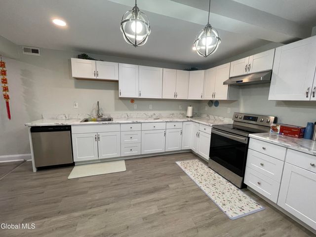 246 Lisha Kill Road, Schenectady, NY 12309